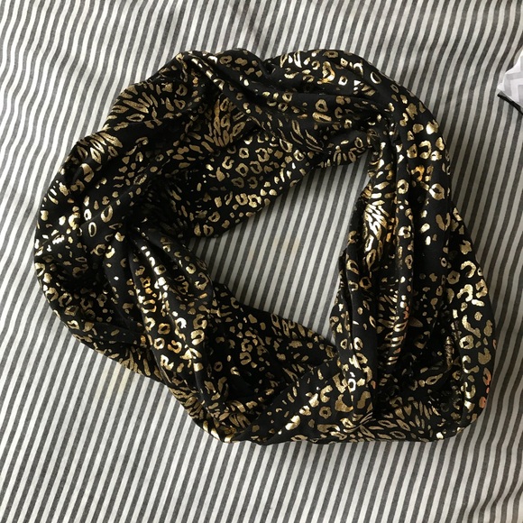 Cheetah/leopard black and gold Infiniti scarf - Picture 1 of 4